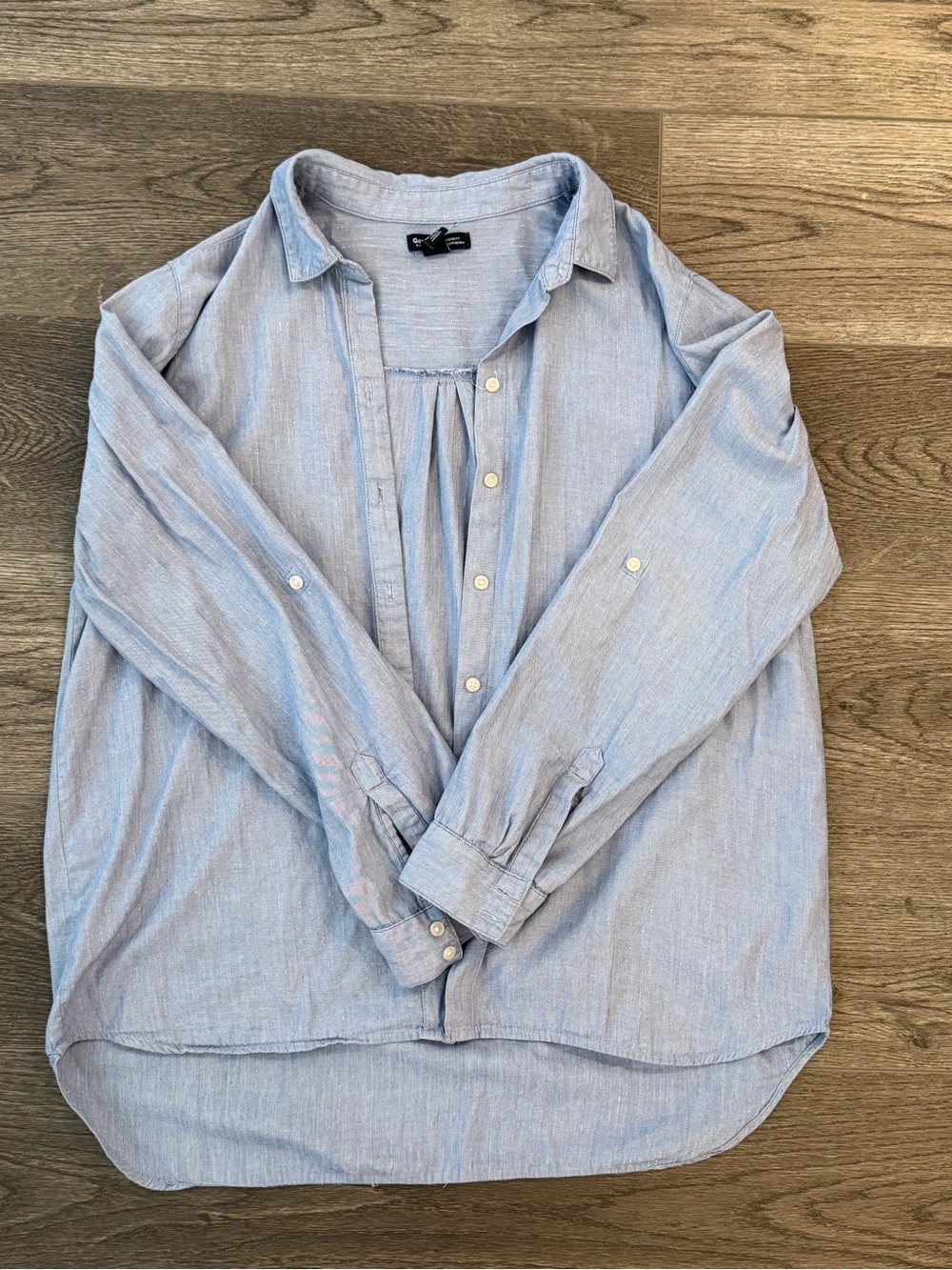 GAP • Light Blue Women’s Chambray Button-Down Shirt • Boyfriend Fit